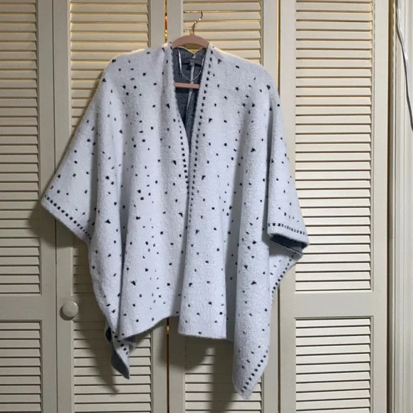 Beautiful Cobble Lane Poncho NWOT - Picture 1 of 6